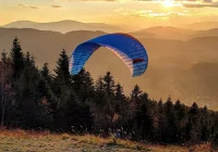 Niszczą startowiska - ważny apel paralotniarzy z Beskidu Wyspowego - zdjęcie główne