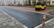 Dobiega końca remont placów i dróg wewnętrznych przy blokach na os. Zygmunta Augusta - zdjęcie 3
