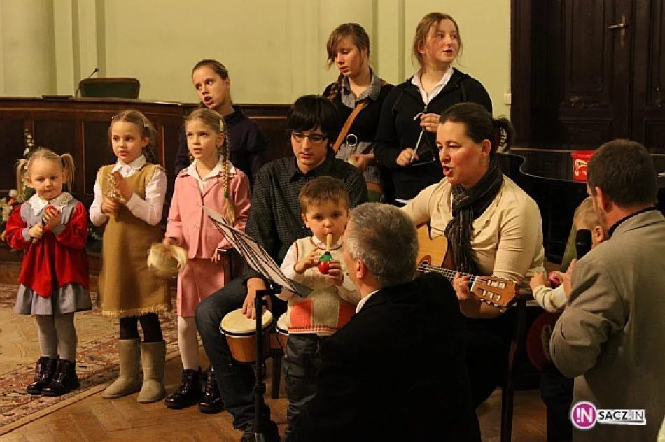 Rodziny zastępcze dostały świąteczne paczki - zdjęcie 2