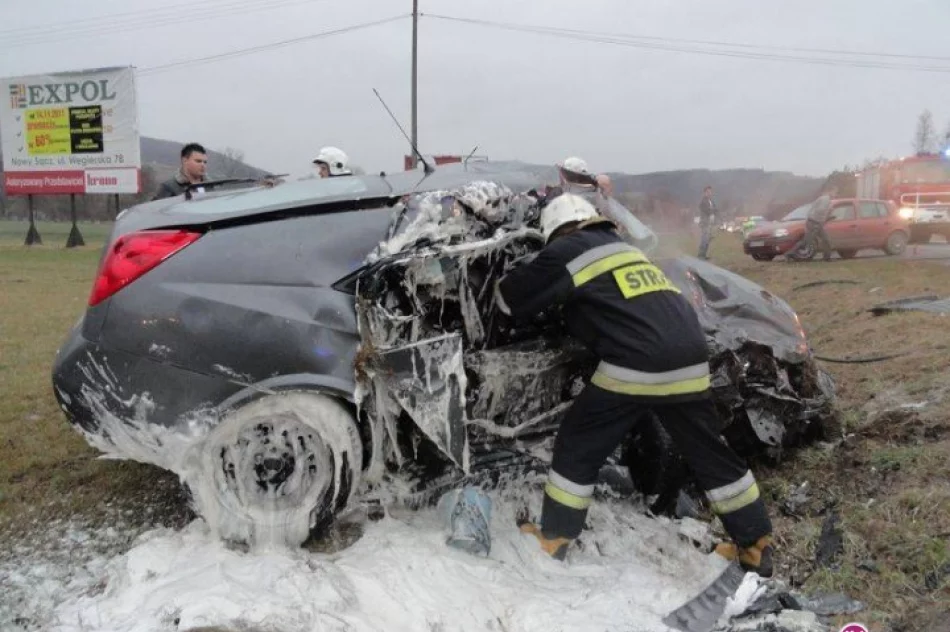 Wypadek na krajówce - cztery osoby ranne - zdjęcie 3