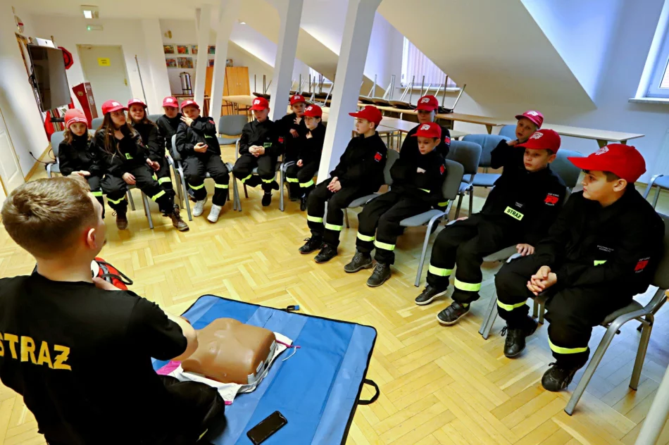 Młodzieżowa OSP odwiedziła komendę (ZDJĘCIA) - zdjęcie 15