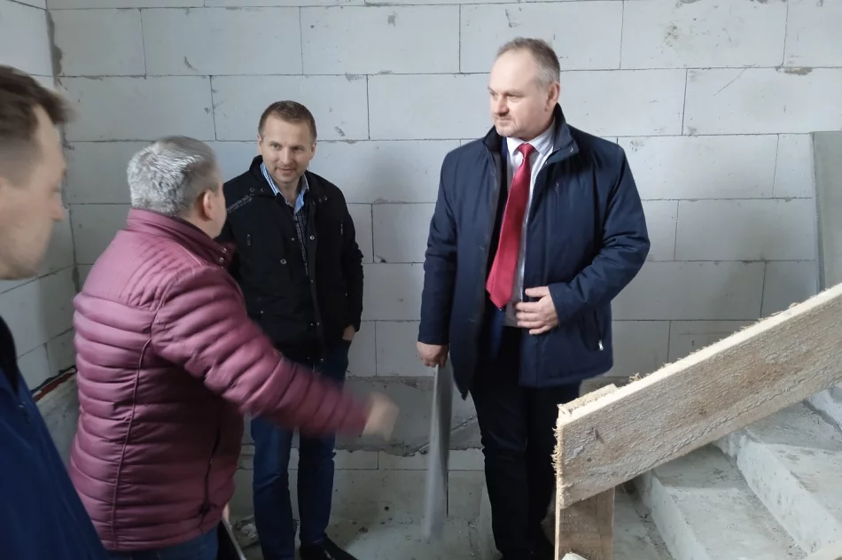 Prace przy rozbudowie budynku wielofunkcyjnego w Mordarce idą pełną parą - zdjęcie 2