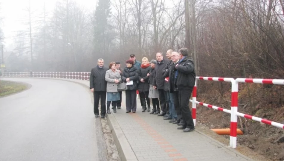 Nowy chodnik i oświetlenie - zdjęcie 1