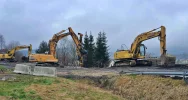 "Wbijanie gwoździ" w rejonie osuwiska na DK 28 - zdjęcie 2
