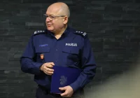 Zastępca komendanta wojewódzkiego z dyplomem Collegium Humanum - zdjęcie główne