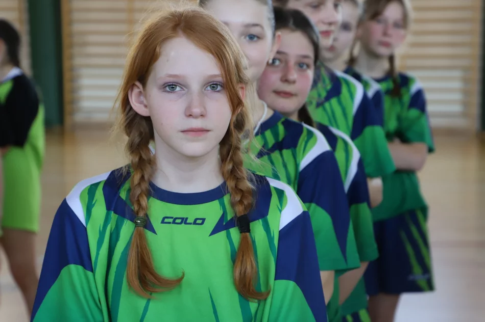 Stara Wieś zwycięzcami w zawodach piłki ręcznej dzieci - zdjęcie 6