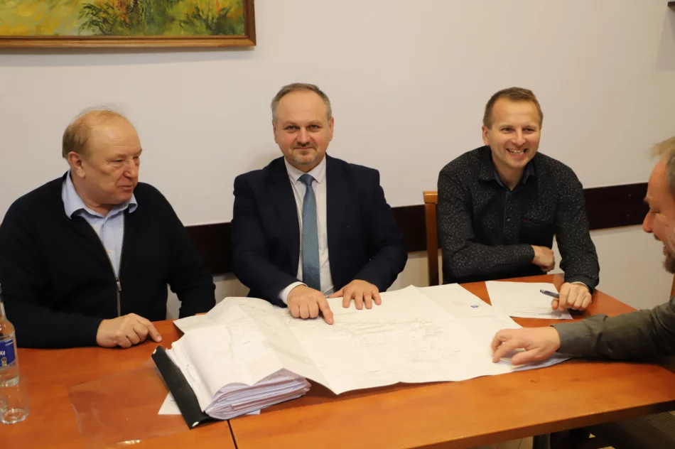 Szybkie postępy przy budowie sieci kanalizacyjnej w Koszarach - zdjęcie 5
