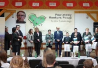 Młodzi recytatorzy w hołdzie ks. Twardowskiemu - zdjęcie główne