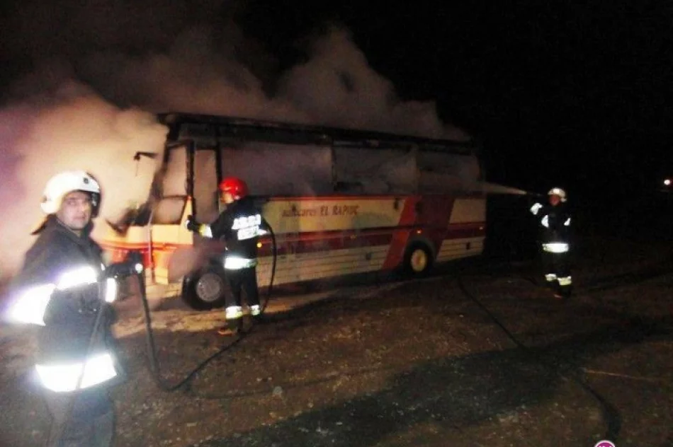 Spłonął autobus i samochód osobowy - zdjęcie 2