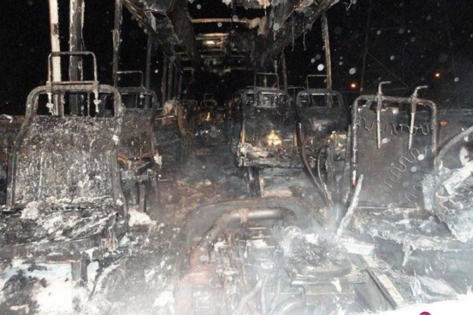 Spłonął autobus i samochód osobowy - zdjęcie 4