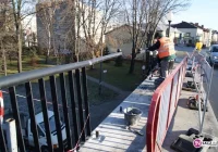 Urwać komuś lusterko, albo spaść z mostu – bez różnicy - zdjęcie główne