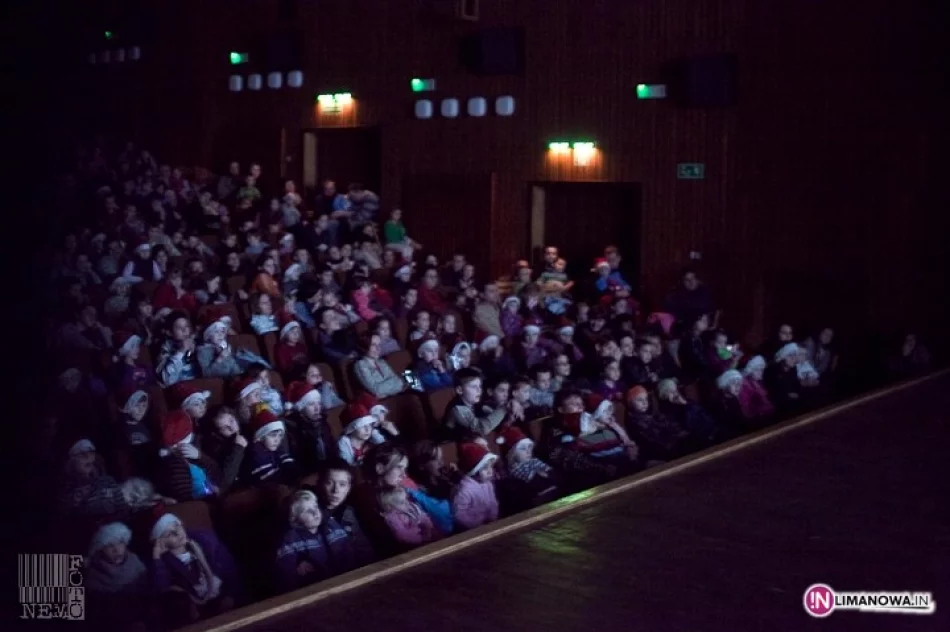 Pełna sala dzieci czekała na Mikołaja - zdjęcie 2