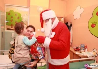 Mikołaj przybył do chorych dzieci - zdjęcie główne