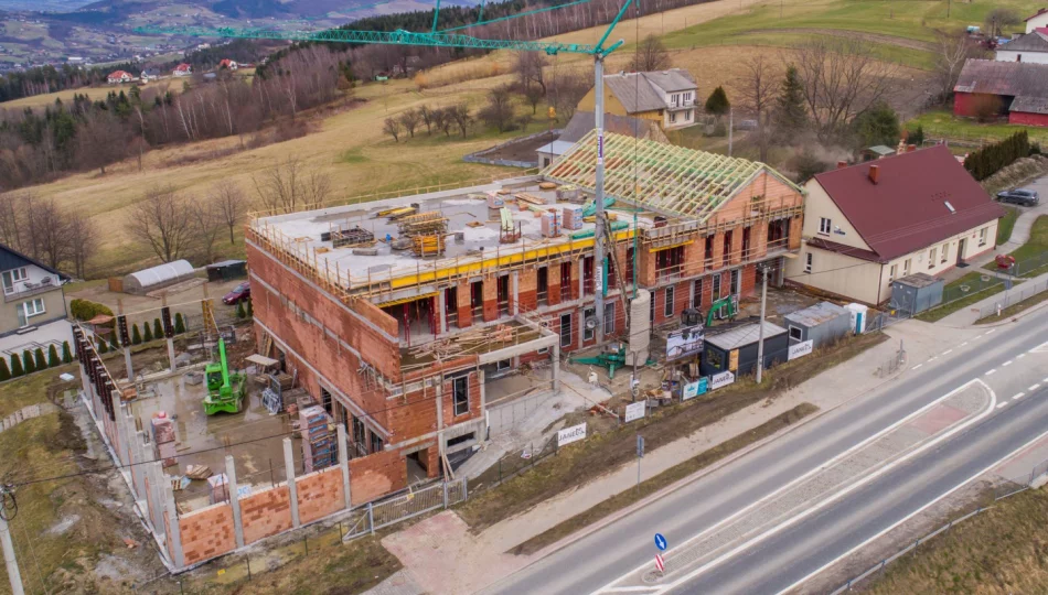 Budowa Szkoły Podstawowej w miejscowości Wysokie – postęp prac oraz narada techniczna - zdjęcie 1