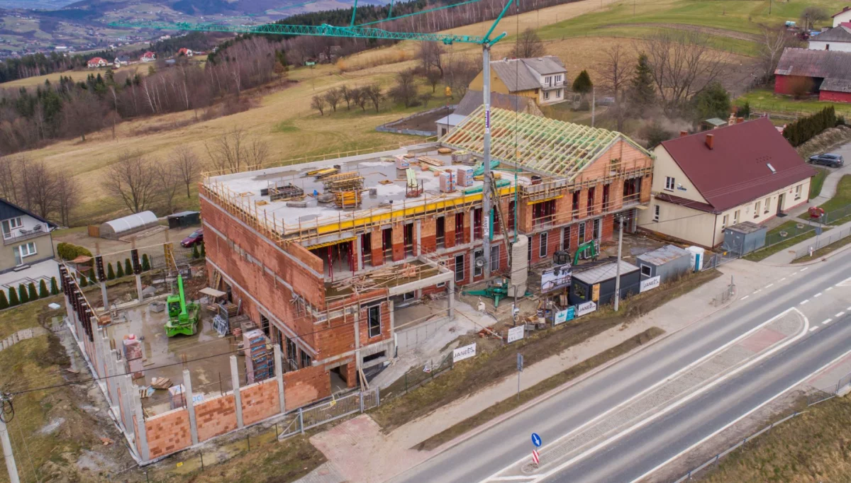 Budowa Szkoły Podstawowej w miejscowości Wysokie – postęp prac oraz narada techniczna