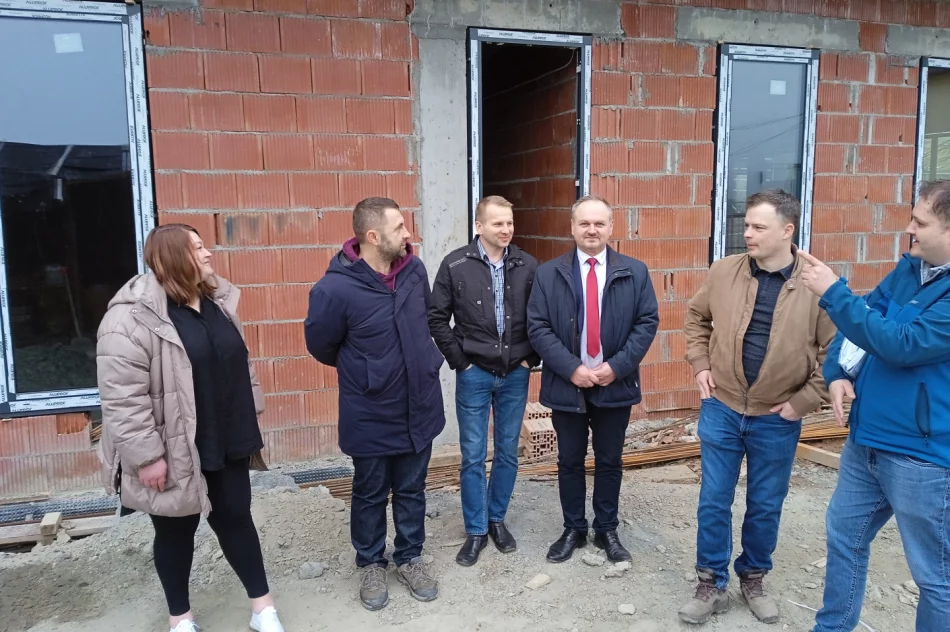 Budowa Szkoły Podstawowej w miejscowości Wysokie – postęp prac oraz narada techniczna - zdjęcie 15
