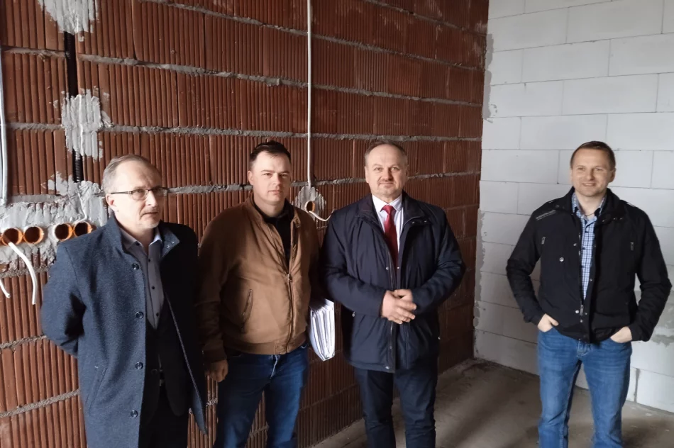 Budowa Szkoły Podstawowej w miejscowości Wysokie – postęp prac oraz narada techniczna - zdjęcie 18