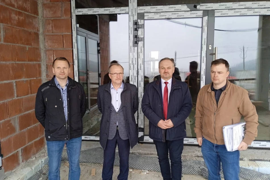 Budowa Szkoły Podstawowej w miejscowości Wysokie – postęp prac oraz narada techniczna - zdjęcie 19