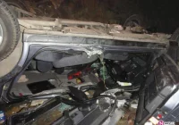 Volvo spadło z mostu do rzeki - zdjęcie główne