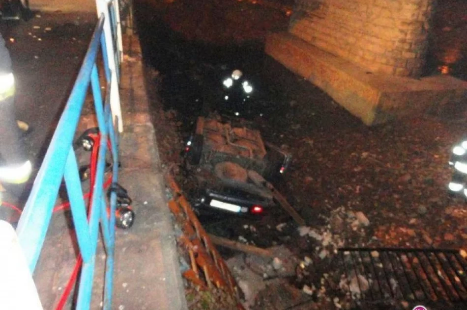 Volvo spadło z mostu do rzeki - zdjęcie 2