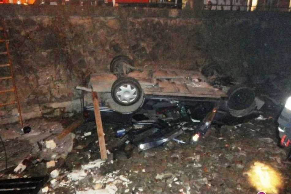 Volvo spadło z mostu do rzeki - zdjęcie 3