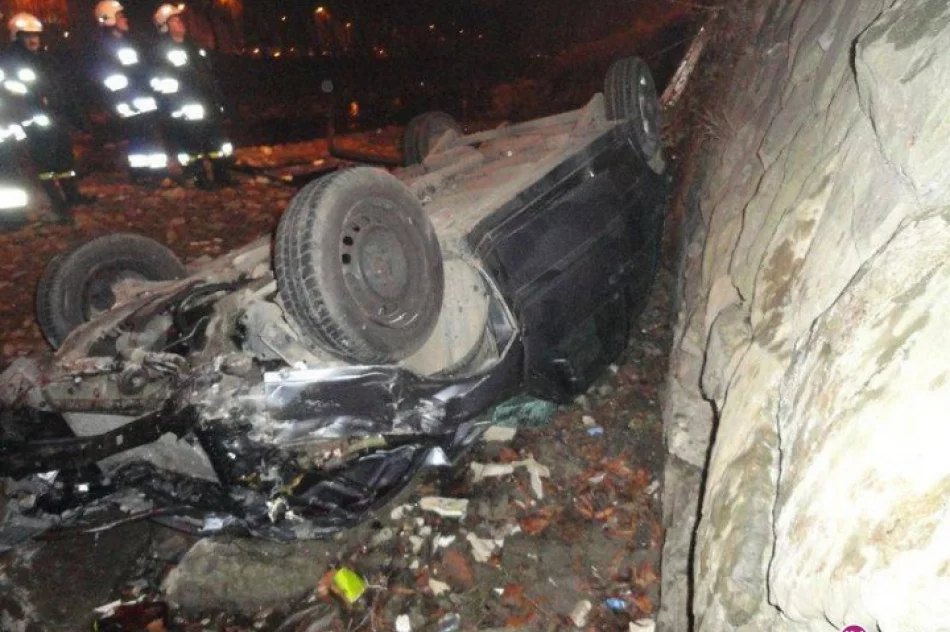 Volvo spadło z mostu do rzeki - zdjęcie 4