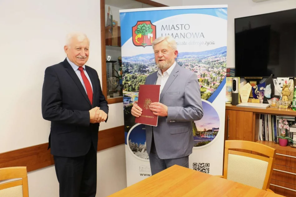 Przebudowa starego hotelu - umowa podpisana - zdjęcie 4