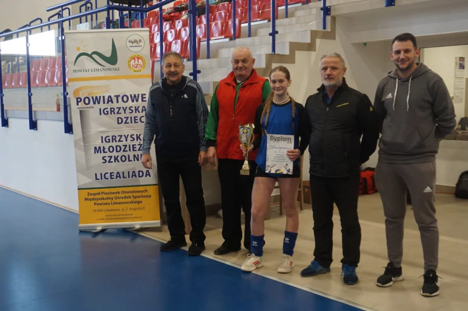 Dziewczyny z limanowskiej „czwórki” mistrzyniami powiatu - zdjęcie 2