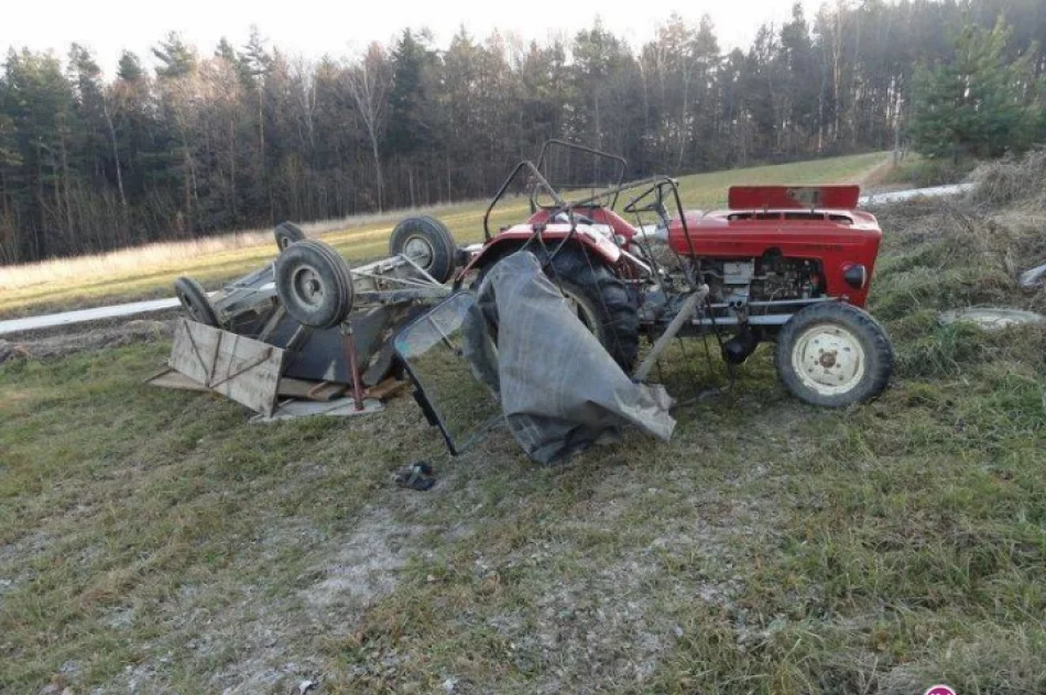 Ciągnik wypadł z oblodzonej drogi - zdjęcie 4