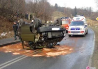 Dachowanie busa na drodze krajowej - zdjęcie główne