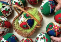 Ozdoby Wielkanocne wykonywane przez seniorki w świetlicy wiejskiej w Męcinie - zdjęcie główne