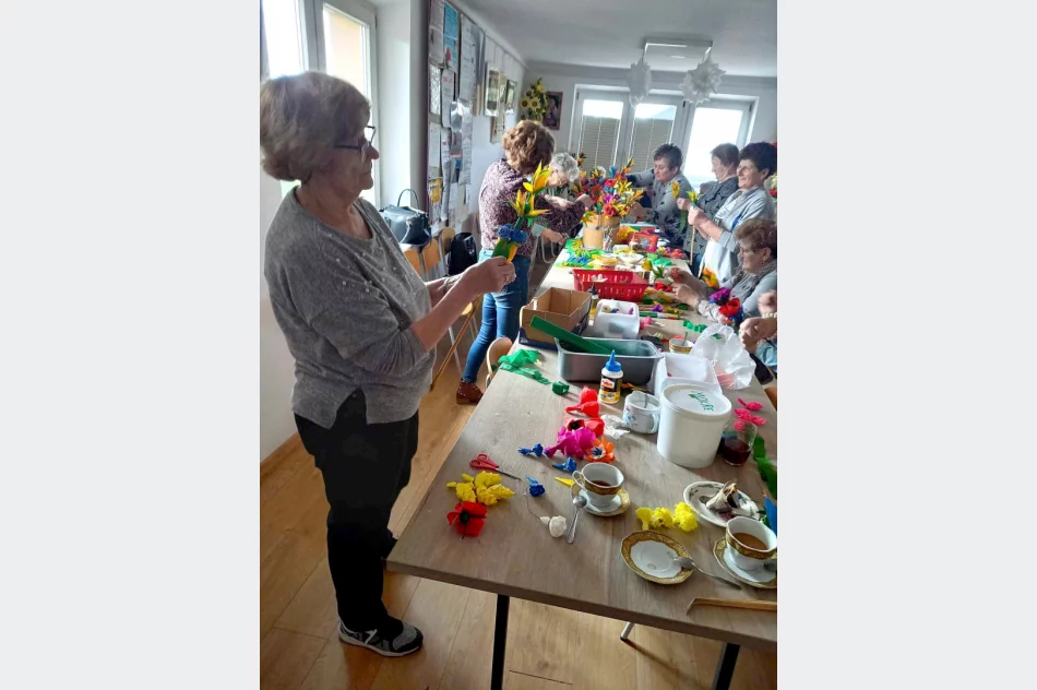 Ozdoby Wielkanocne wykonywane przez seniorki w świetlicy wiejskiej w Męcinie - zdjęcie 6
