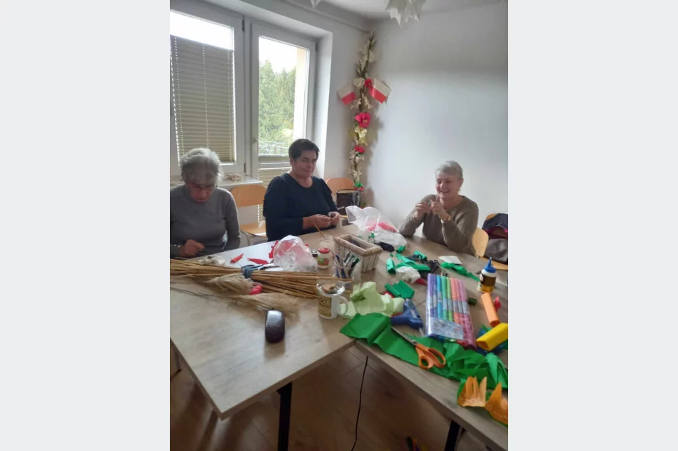 Ozdoby Wielkanocne wykonywane przez seniorki w świetlicy wiejskiej w Męcinie - zdjęcie 9