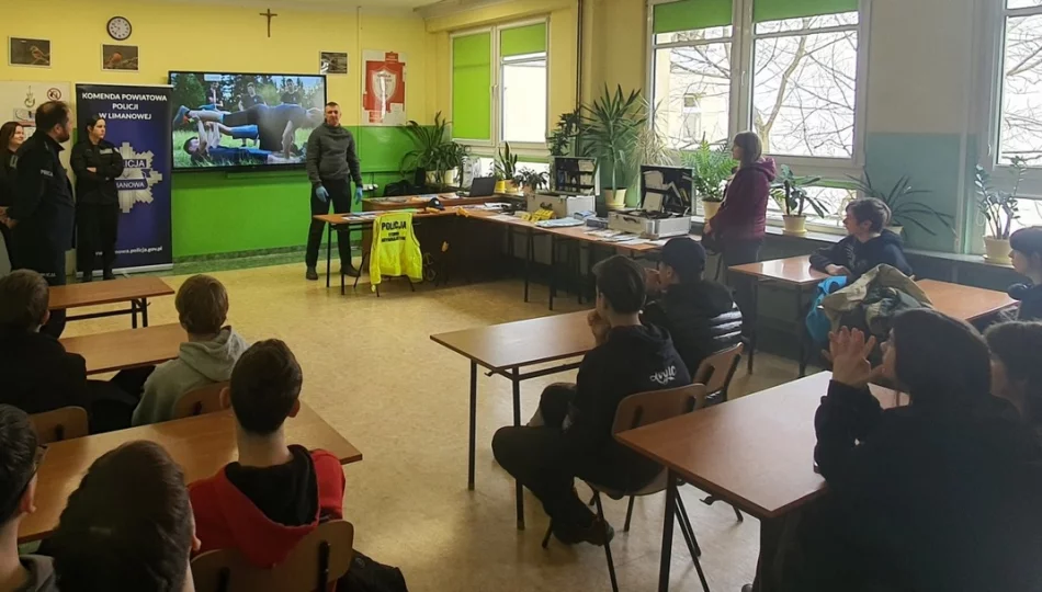 Policjanci promowali swój zawód wśród młodzieży - zdjęcie 1