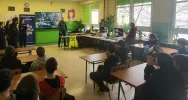 Policjanci promowali swój zawód wśród młodzieży - zdjęcie 4