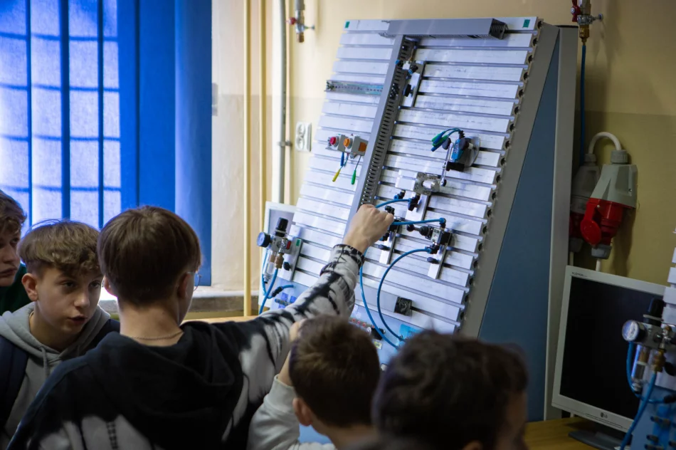 Dzień Otwarty w Mechaniku i nowy sprzęt dla elektryków (ZDJĘCIA) - zdjęcie 11