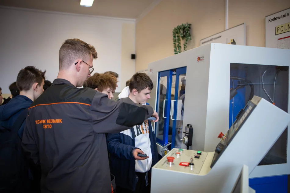 Dzień Otwarty w Mechaniku i nowy sprzęt dla elektryków (ZDJĘCIA) - zdjęcie 19