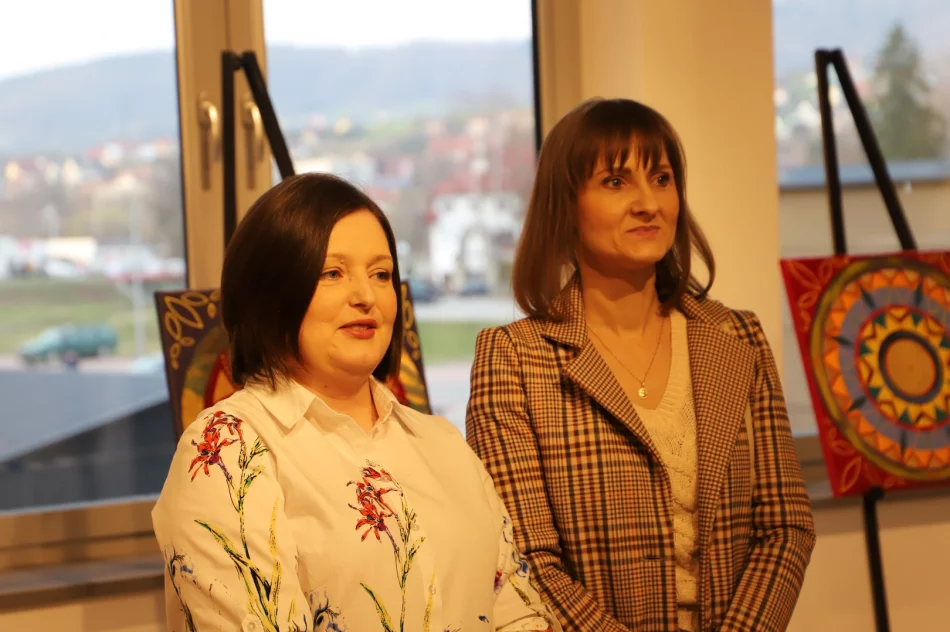Wernisaż wystawy pt. "Mandale" Jolanty Biedroń - zdjęcie 2
