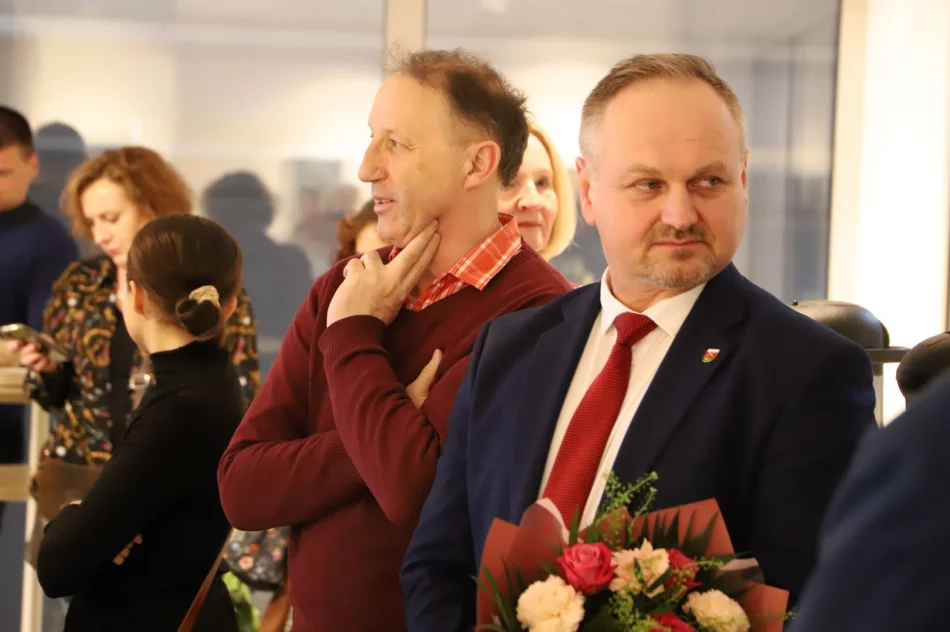 Wernisaż wystawy pt. "Mandale" Jolanty Biedroń - zdjęcie 7