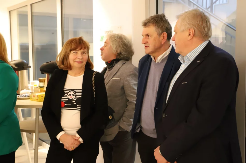 Wernisaż wystawy pt. "Mandale" Jolanty Biedroń - zdjęcie 9