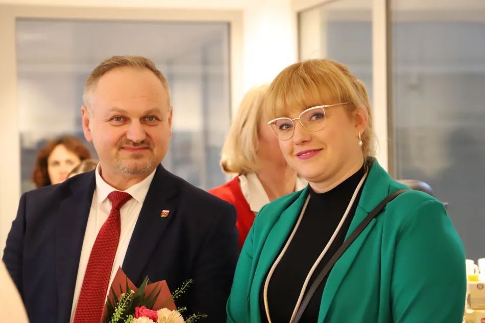 Wernisaż wystawy pt. "Mandale" Jolanty Biedroń - zdjęcie 11
