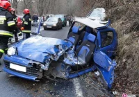 Zderzenie czołowe fiata seicento z ciężarówką - zdjęcie główne