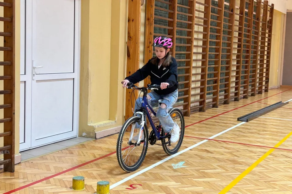 Uczniowie ZSP nr 4 zakwalifikowani na Powiatowe Eliminacje Ogólnopolskiego Turnieju Wiedzy o Bezpieczeństwie w Ruchu Drogowym - zdjęcie 5