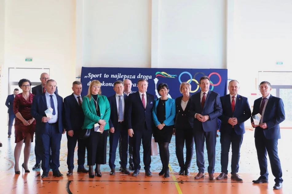 Uroczyste otwarcie hali sportowej w Szkole Podstawowej nr 1 w Męcinie - zdjęcie 5
