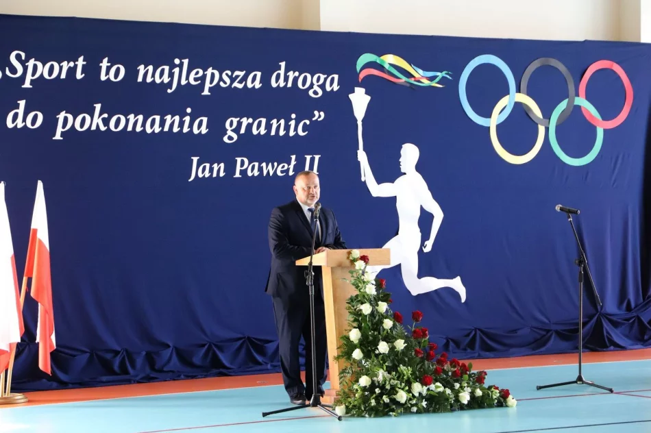 Uroczyste otwarcie hali sportowej w Szkole Podstawowej nr 1 w Męcinie - zdjęcie 9
