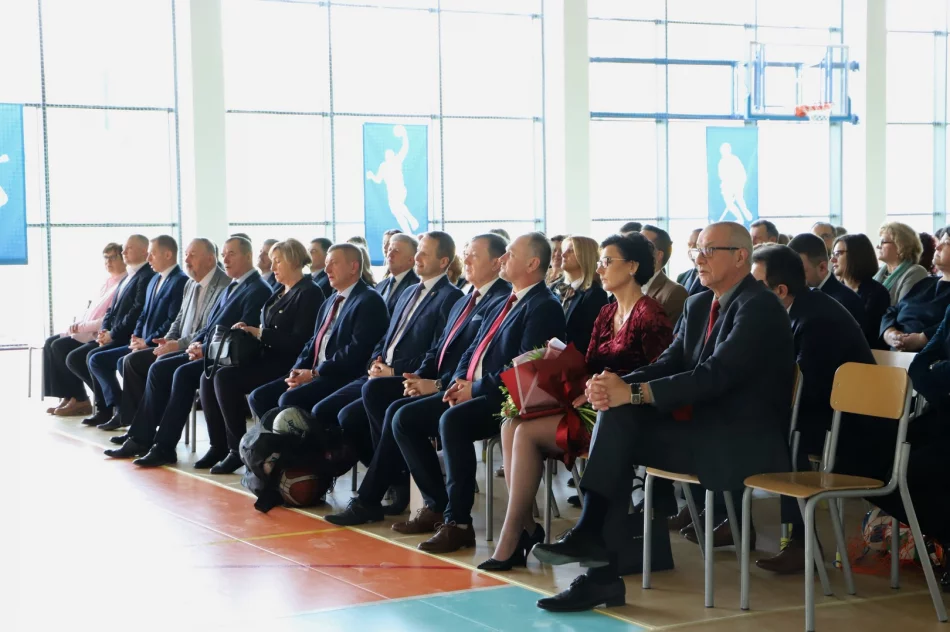 Uroczyste otwarcie hali sportowej w Szkole Podstawowej nr 1 w Męcinie - zdjęcie 10