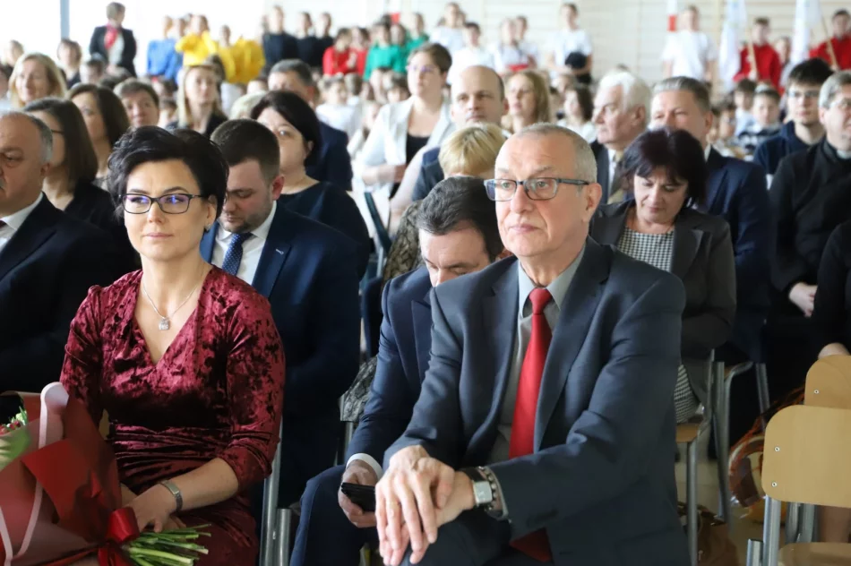 Uroczyste otwarcie hali sportowej w Szkole Podstawowej nr 1 w Męcinie - zdjęcie 11
