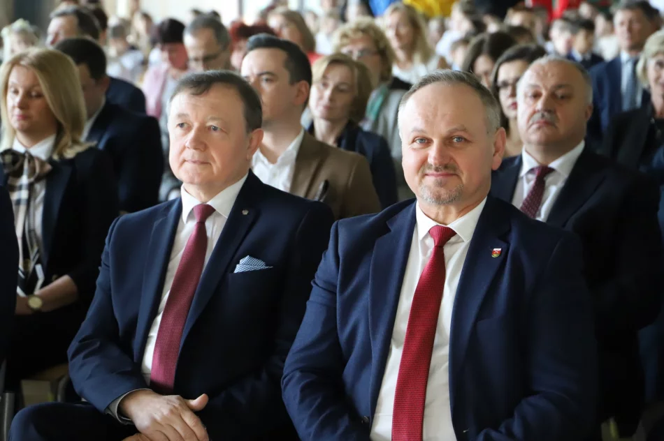 Uroczyste otwarcie hali sportowej w Szkole Podstawowej nr 1 w Męcinie - zdjęcie 12