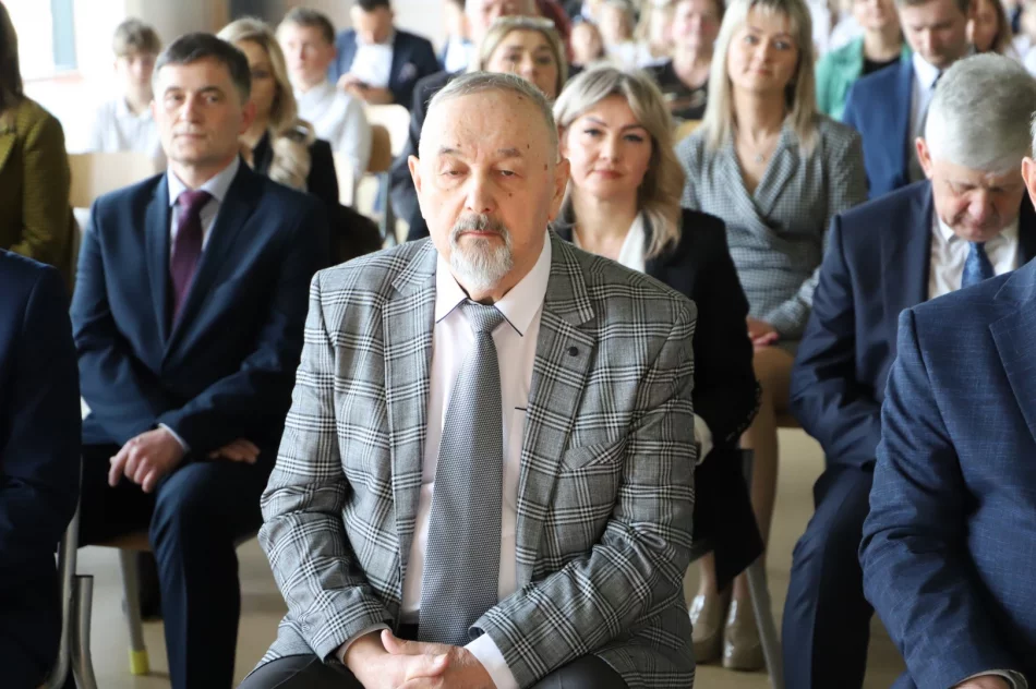Uroczyste otwarcie hali sportowej w Szkole Podstawowej nr 1 w Męcinie - zdjęcie 15