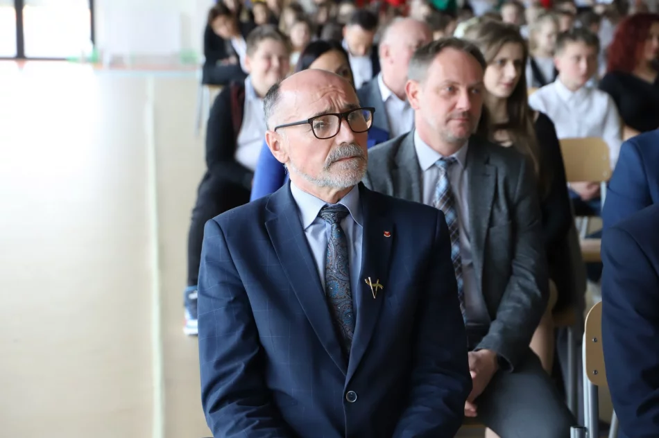 Uroczyste otwarcie hali sportowej w Szkole Podstawowej nr 1 w Męcinie - zdjęcie 18